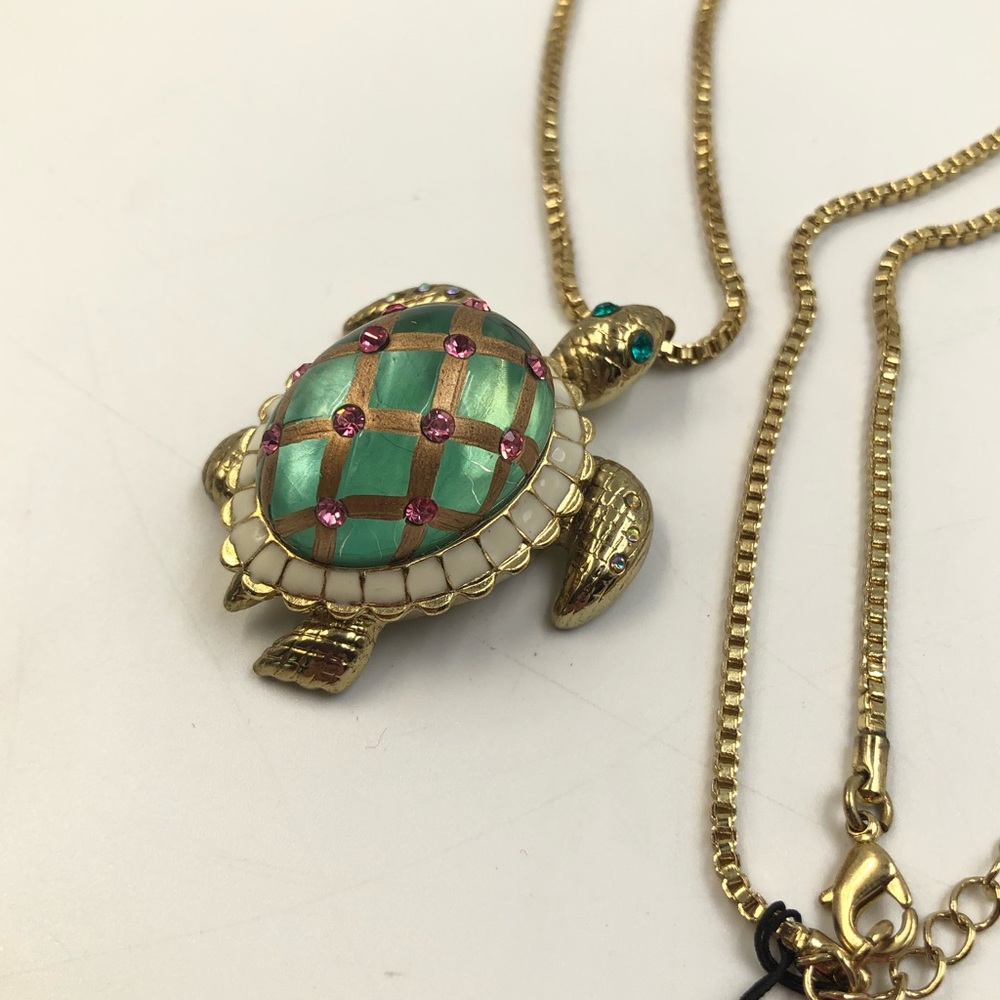 ⭐️BETSEY JOHNSON Turtle Necklace⭐️